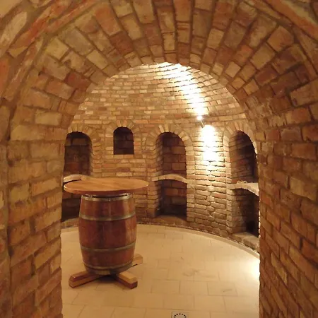 Apollon 3* فالتيس