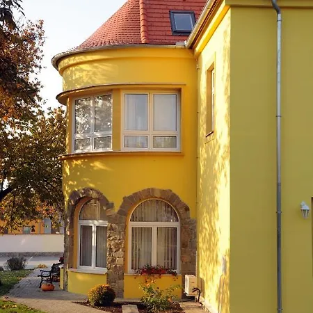 Apollon 3* فالتيس