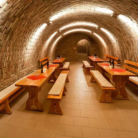 Apollon 3* فالتيس